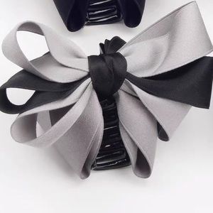 $20/2 Grey black bow hair clip